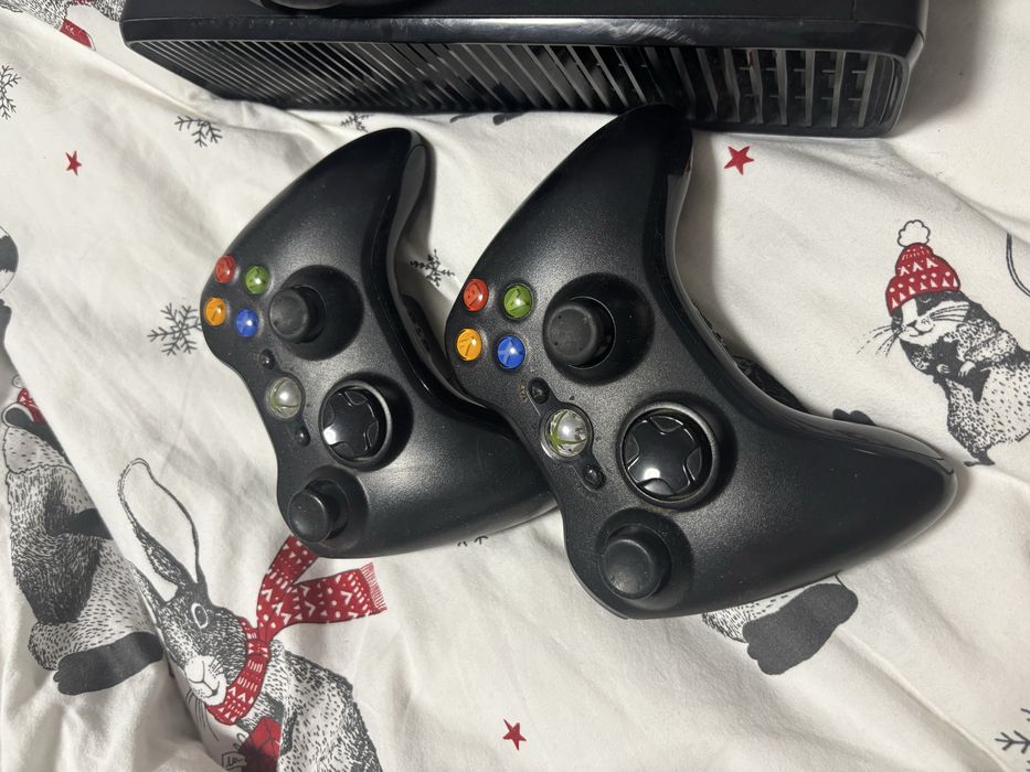 Xbox 360 + 2 controlere + playforma skylanders + ssd 500 gb