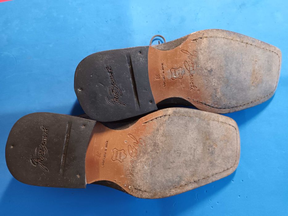 Două perechi de pantofi de bărbați Nr. 39 și 40