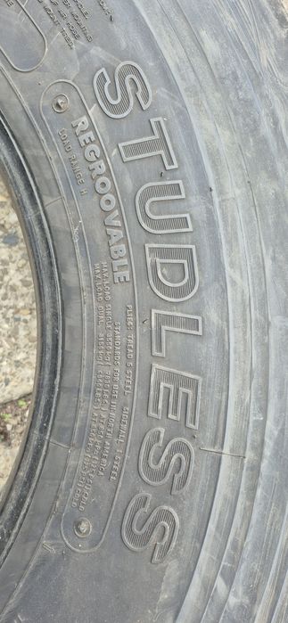 12 anvelope iarna Bridgestone 295/80/22,5.Pretul este pe bucata