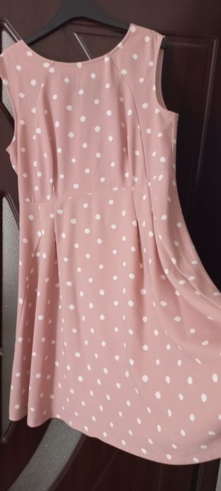 Vând rochite elegante masura 48