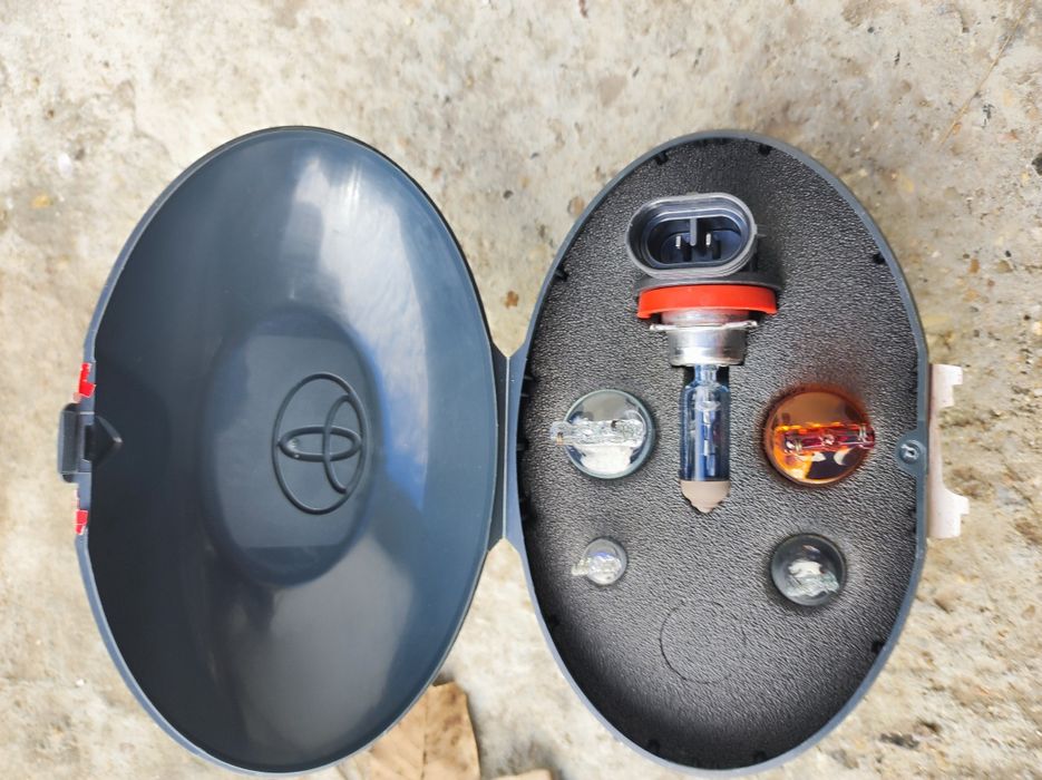 Комплект оригинални крушки за TOYOTA