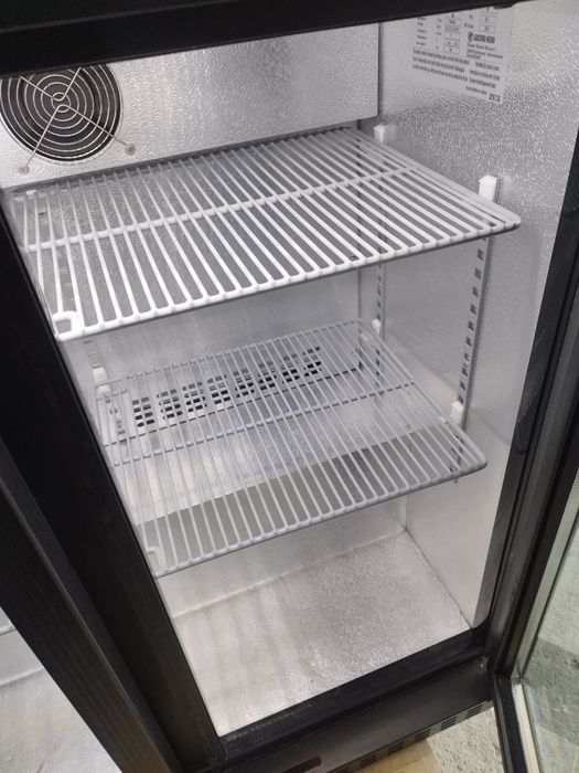 Подбарова хладилна витрина