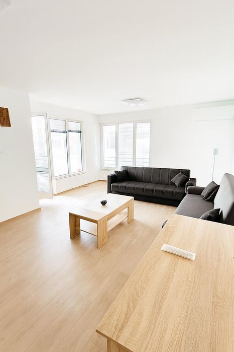 Тристаен апартамент под наем в Център