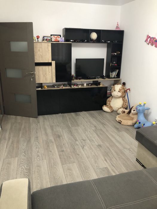 Apartament 3 canere zona Astra