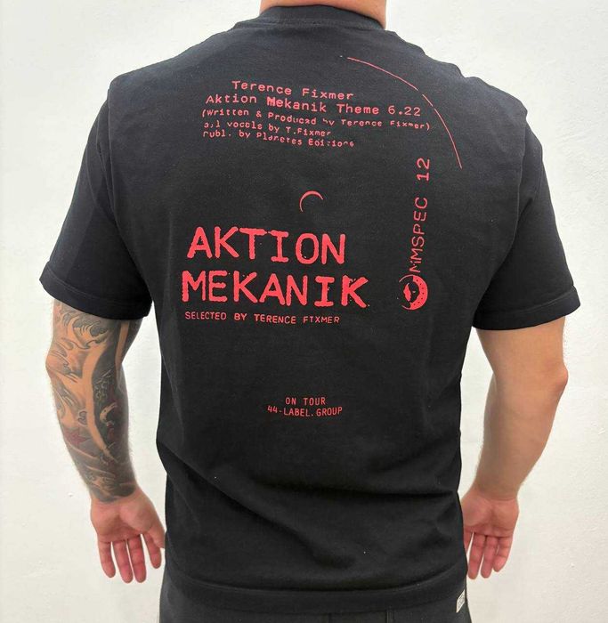 Италиански тениски с щампи на гърба