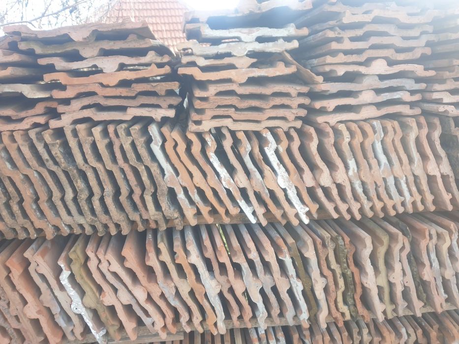 Vând tigla veche  stare foarte buna