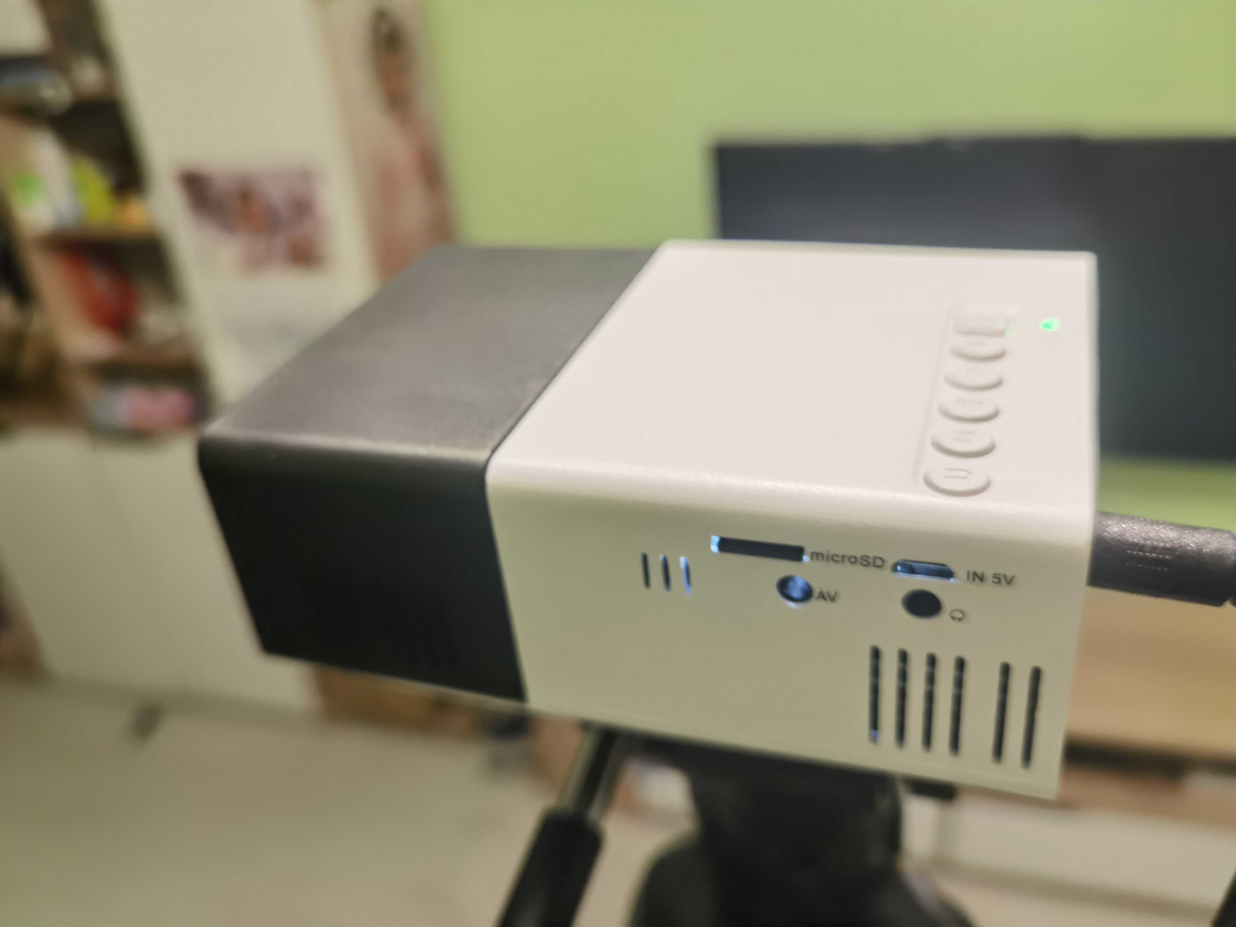 LED Проектор / Projector YG300 Mini 1080p