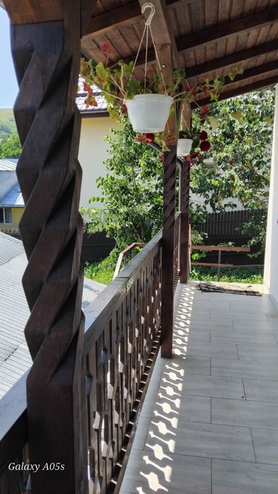 Stalpi din lemn cu model traditional