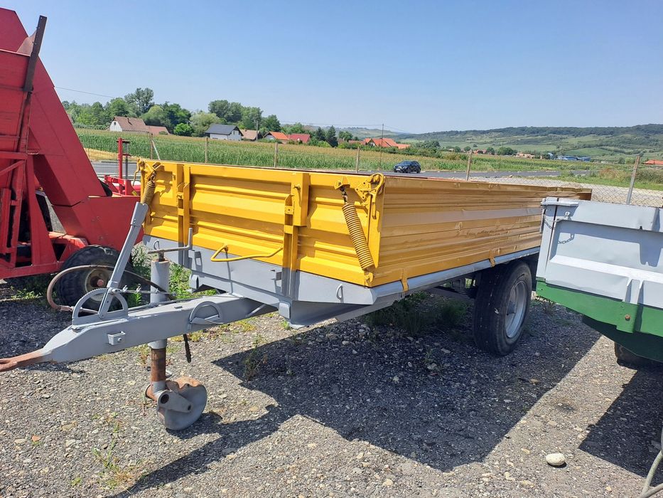 Vand remorca basculabila 3 parte 5.5 tone  stare impecabila