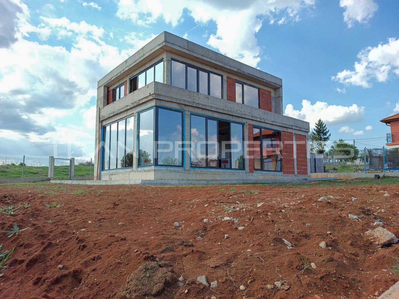 Продава се Къща в Нови Искър - 209 кв.м за 1532 €/кв.м - Снимка #2