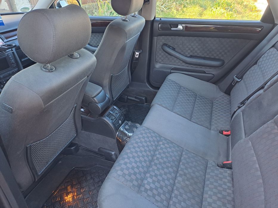 Vănd A6 Motor2.5 diesel cutie automată anul 2003