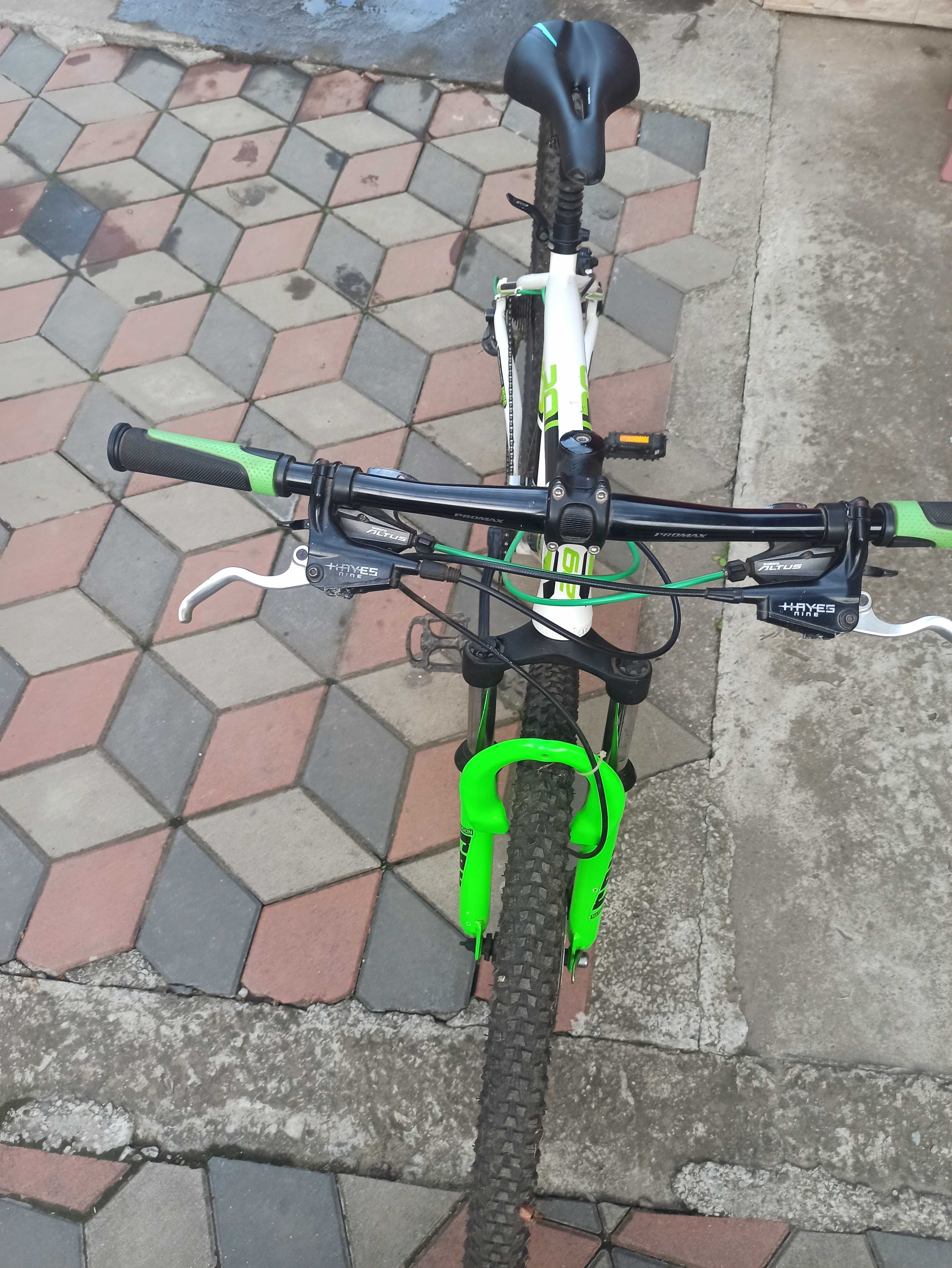 Vând bicicletă URGENT