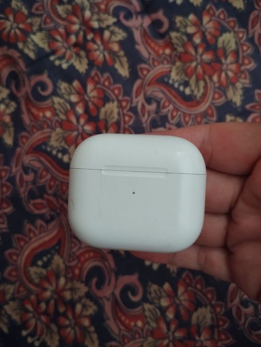 Air pods bluetoohli naushnil