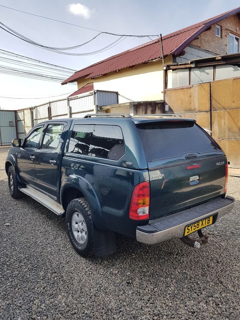 Dezmembrez Toyota Hilux 3.0 D-4D, 2.5