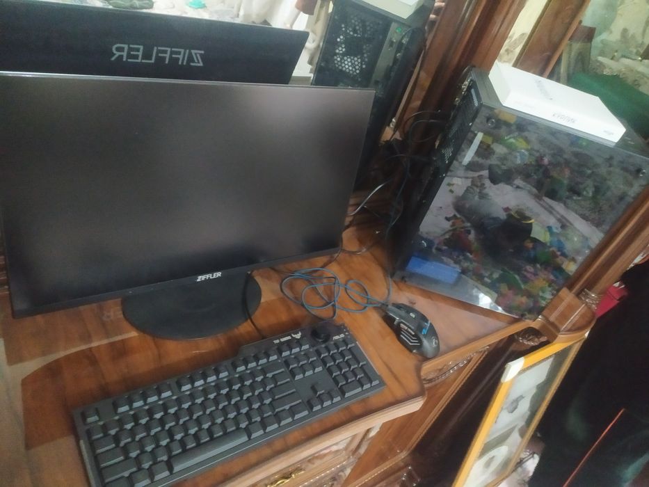 Igravoy kompyuter komplekt sotiladi.