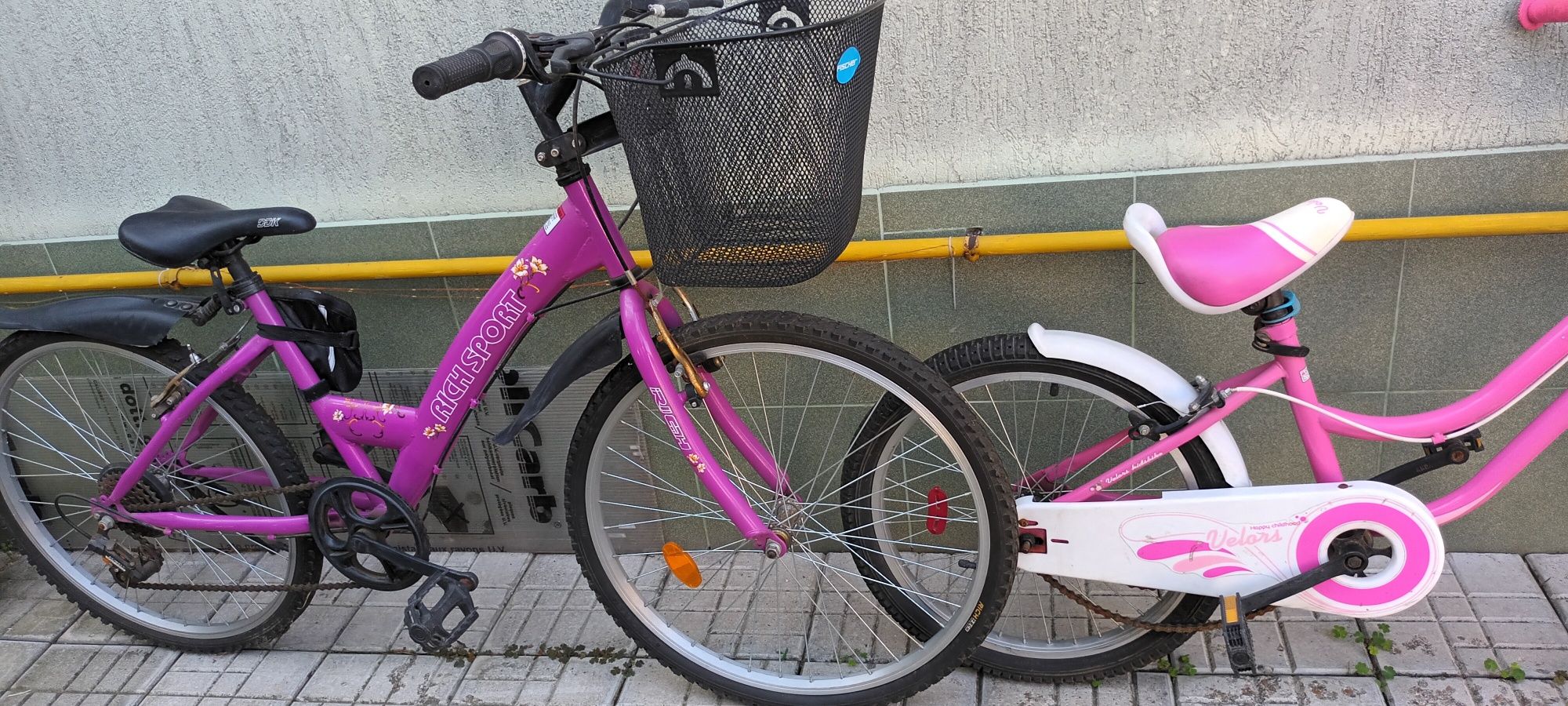 Biciclete pentru fete (a mai rămas doar una, cea mare)