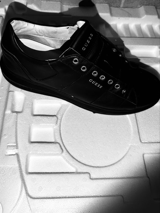 Кожени обувки Guess