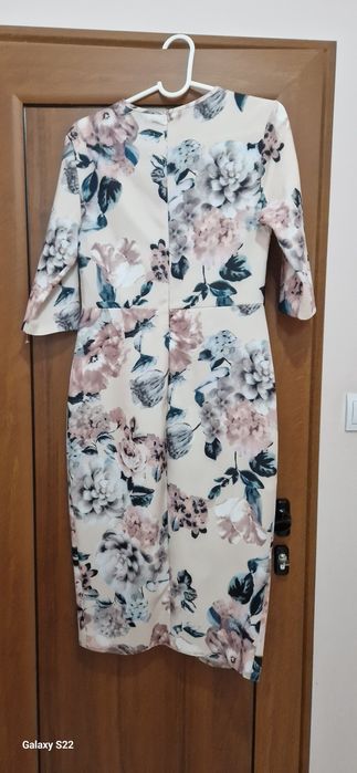 Дамска рокля на цветя