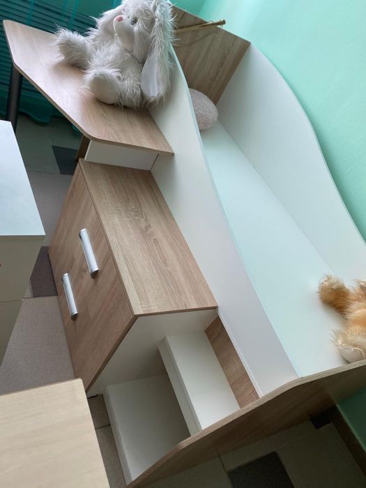 Продвм кровать, очень хорошая.