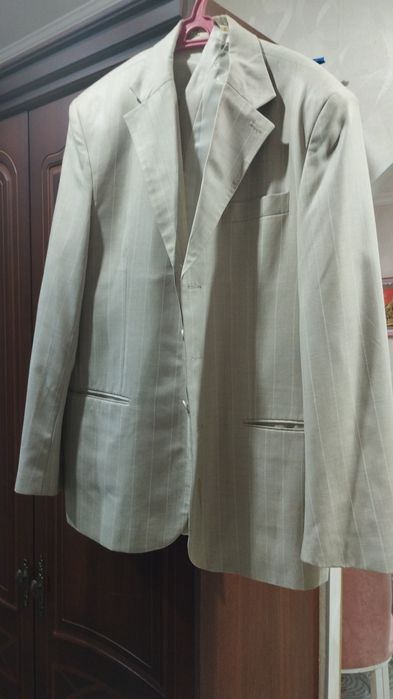 Костюм мужской тройка