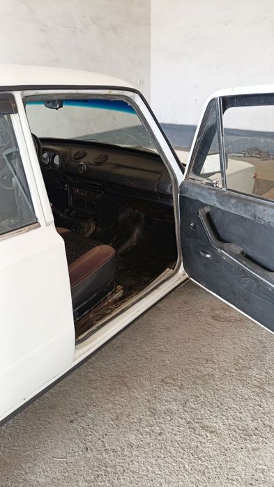 Vaz 21011 sotiladi hujjati eski nomeri yangi