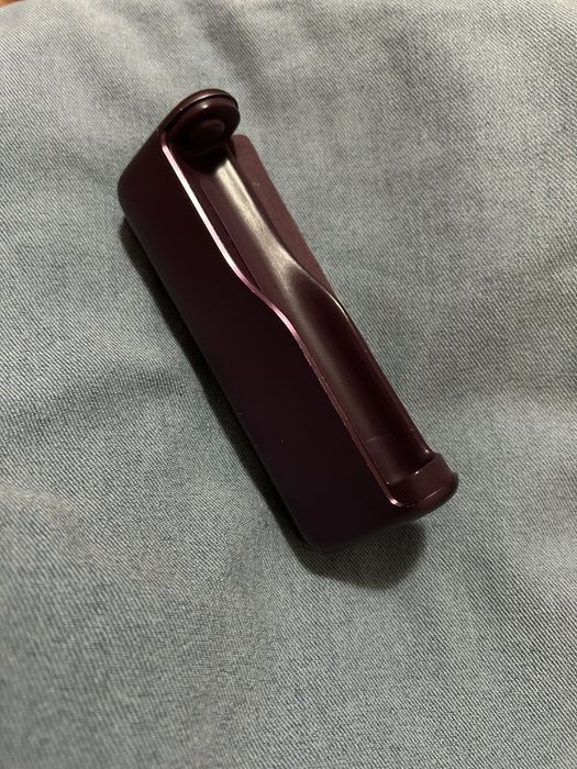 IQOS Iluma visiniu,cu mici zgârieturi