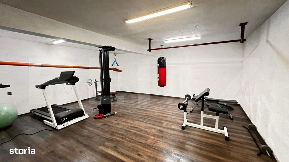 Casa la rosu 4 camere, 169mp, piata Pacurari