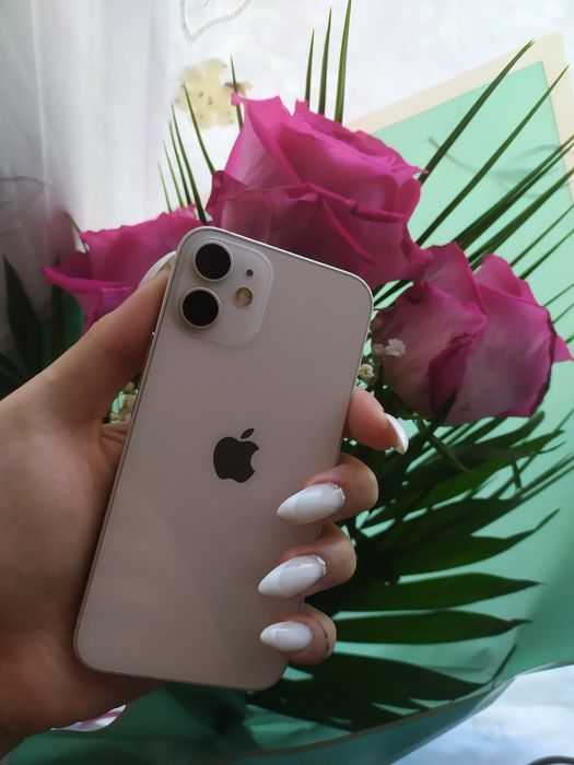 Vând iphone 12 mini