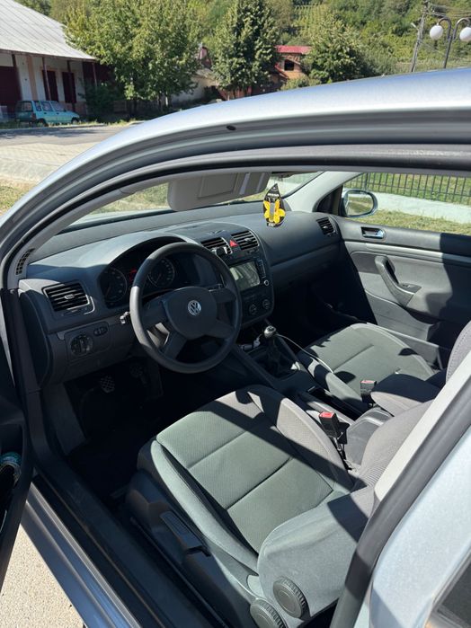 Volkswagen Golf 5 – 1.6 FSI / 115 CP – Manuală, 6 trepte – An 2004