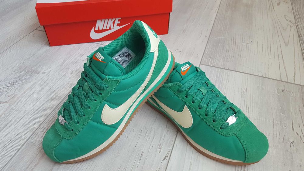 Нови зелени маратонки Nike Cortez за момиче с размер 39