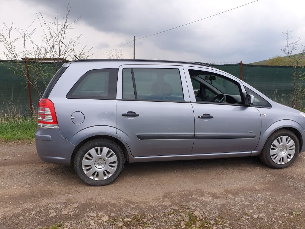 Dezmembrez Opel Zafira 1.6 benzină 2009