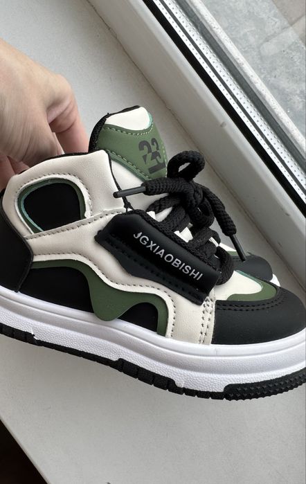 Продам новые кеды детские