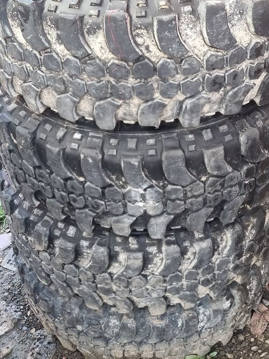 Vand cauciuc + jante OFF ROAD  4×4  M+S . 50 %  folosit. Made In Spain