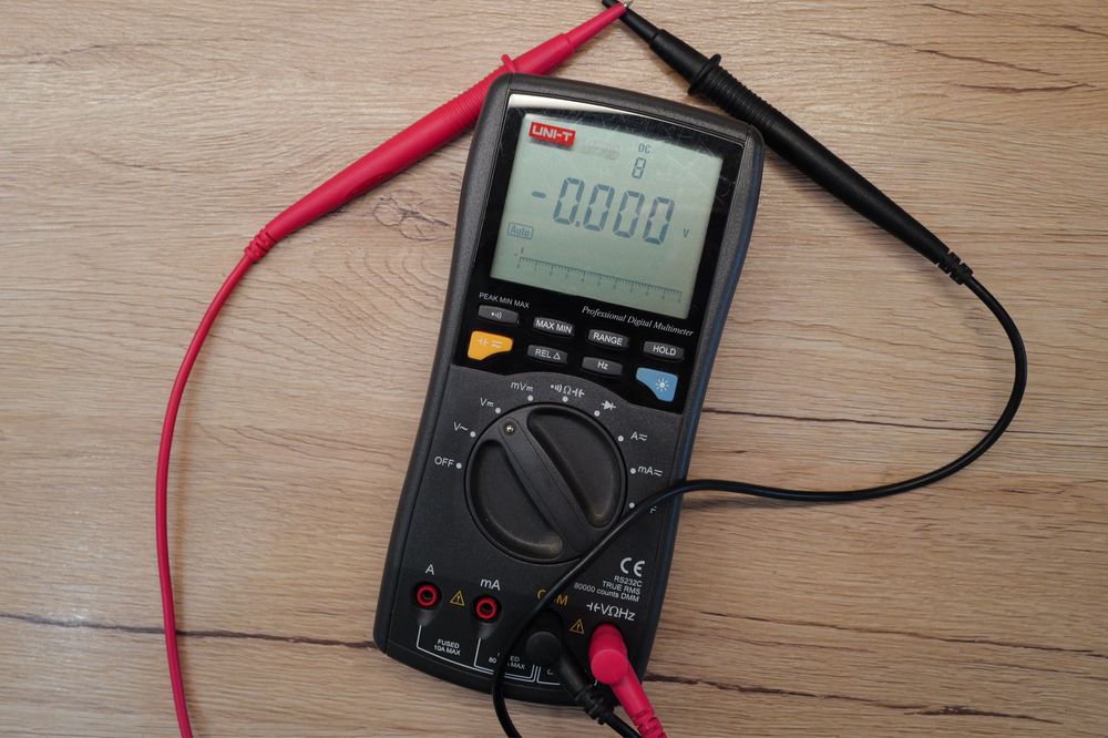 Multimetru UNI-T UT70D True RMS de Top stare perfecta