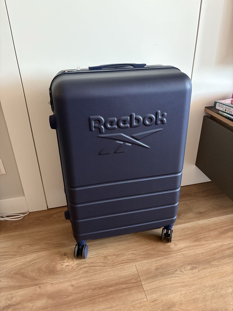 Куфар Reebok голям