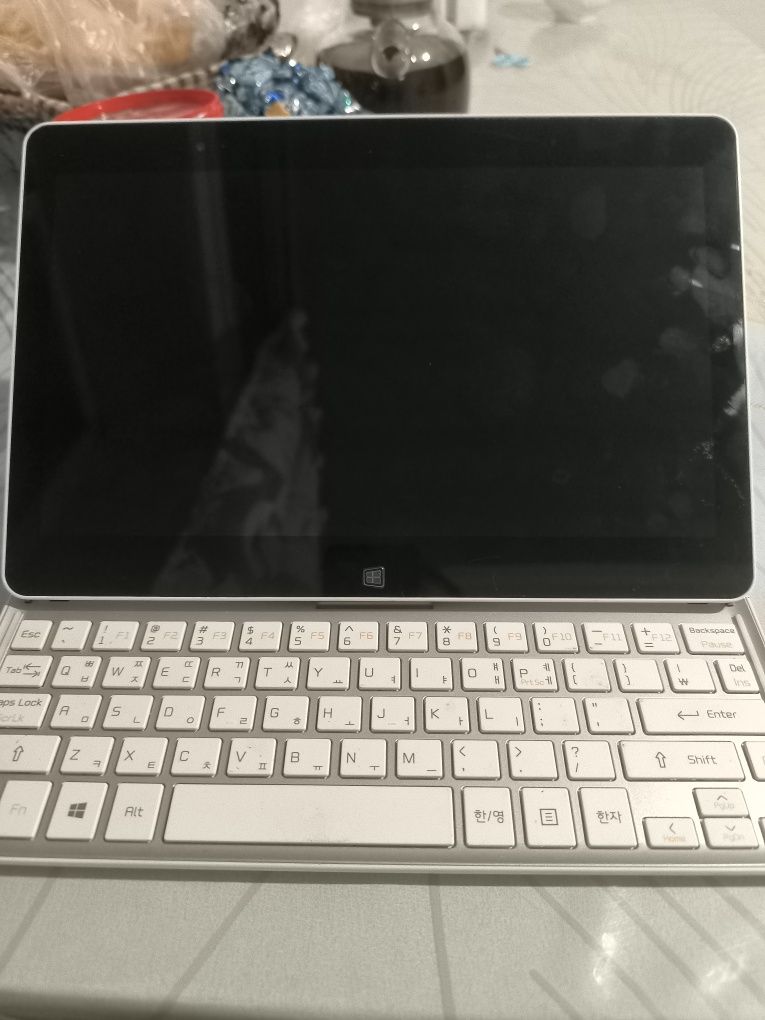 Продам планшет .  В хорошем состоянии. Wi-fi . Bluetooth. Зарядка имее