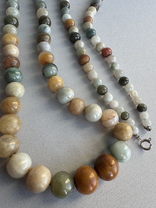 Colier lucrat manual din agate si argint