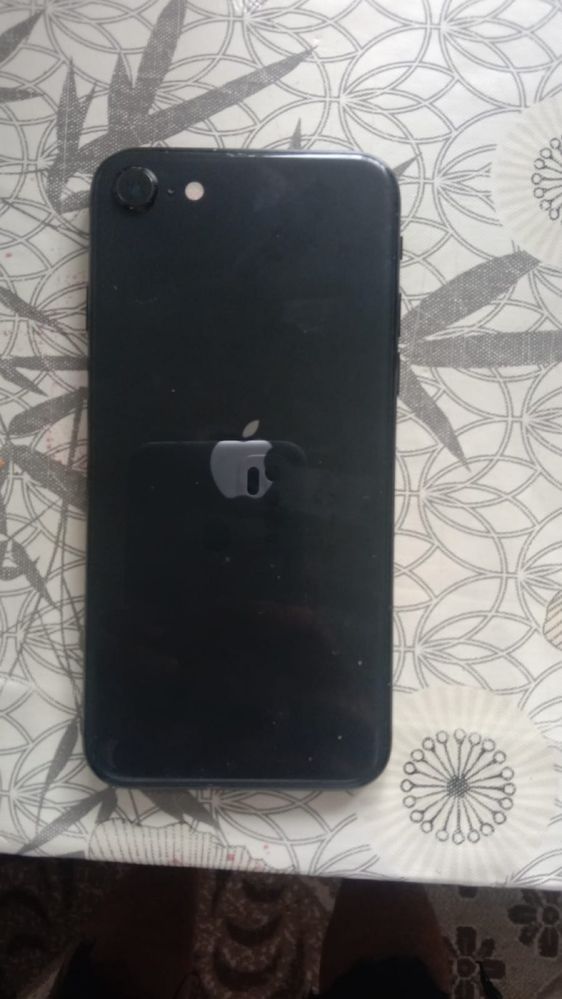 Обменяю два iphona se 2020 и iphone se 2022