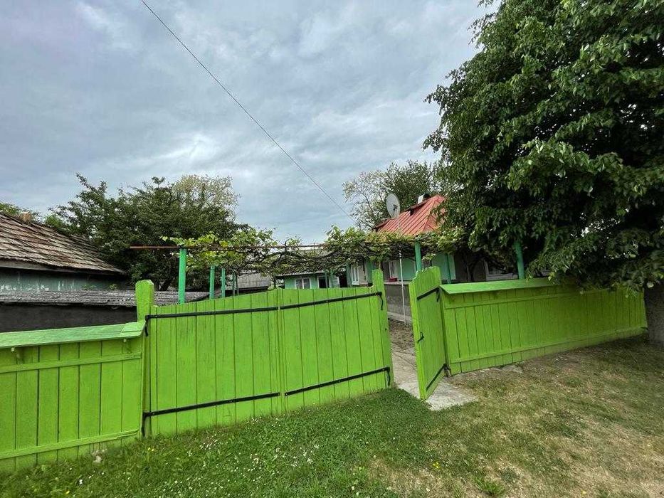 Vand casa batraneasca in comuna Miroslovesti, judetul Iasi