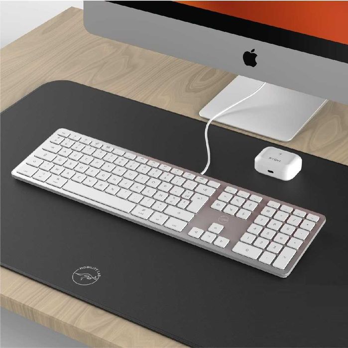 Клавиатура Mobility Lab за Mac AZERTY, USB, пълен размер с цифри