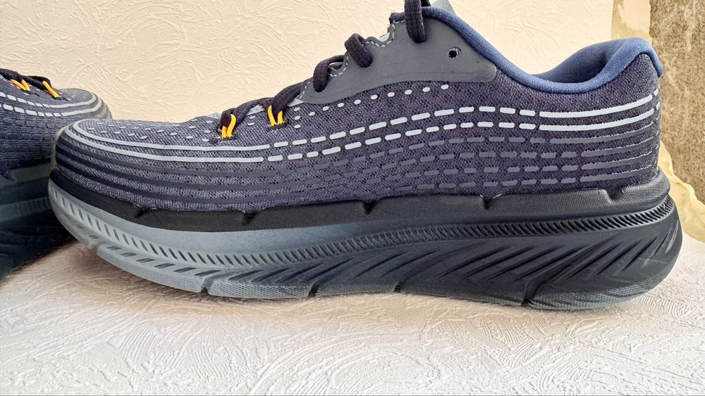 Adidasi barbati SKECHERS MAX CUSHIONING PREMIER marimea 41 impecabili