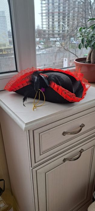 Шляпа пиратская и сабля