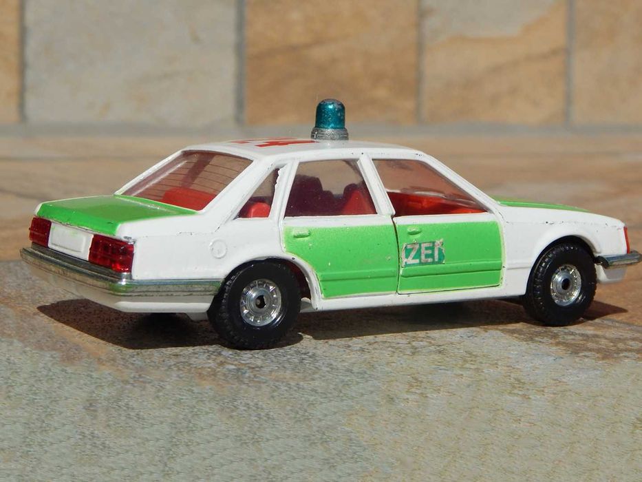 Macheta masina politie Opel Senator A Corgi fab Marea Britanie sc 1:36
