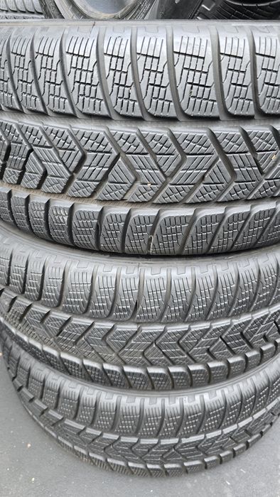 4 anvelope iarnă Pirelli 235/55/18 - dot 2022