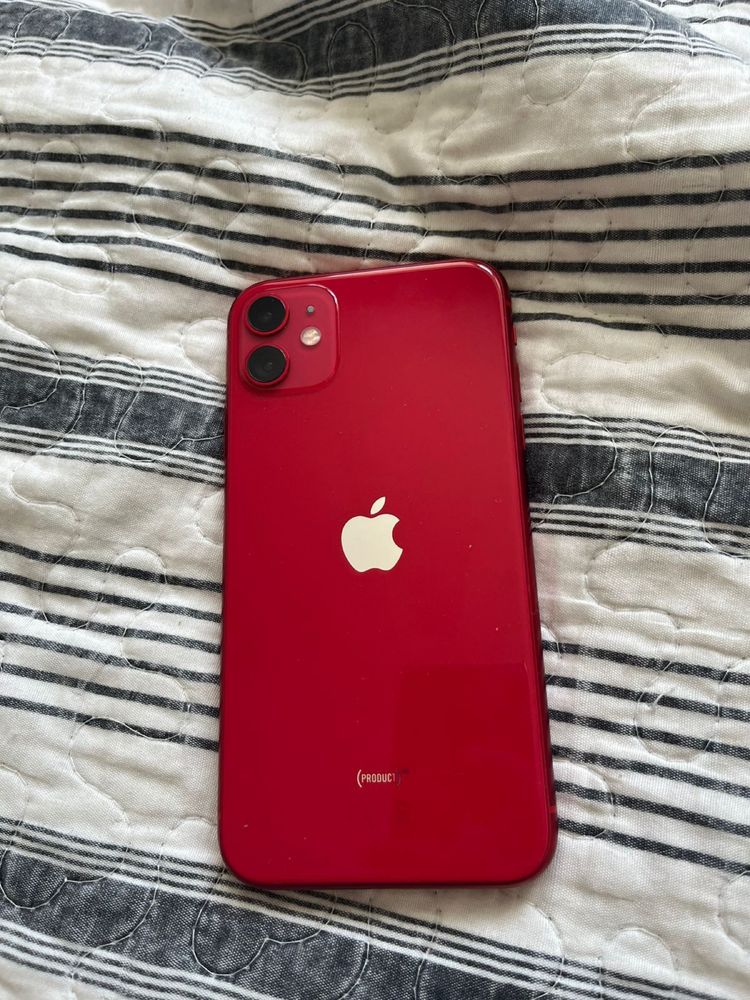 Айфон 11 красный