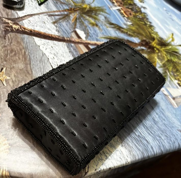 Малко бижу с пайети.