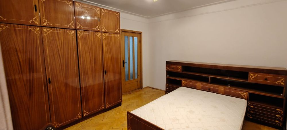 Inchiriez apartament 3 camere decomandate centru-gara Iasi