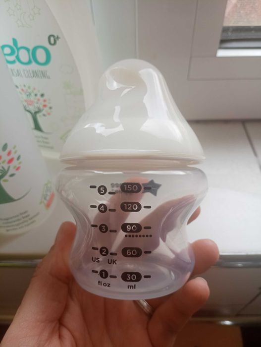 Шишета с биберони Tommee tippee