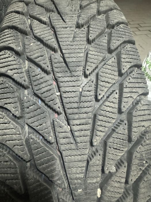 Продам шины в отличном состояний