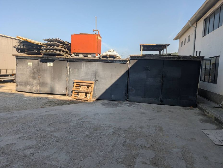 Продава се Гараж / Паркомясто в с. Ломец, Област Ловеч - 16 кв.м за 160 €/кв.м - Снимка #1